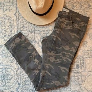 Camo skinny jeans